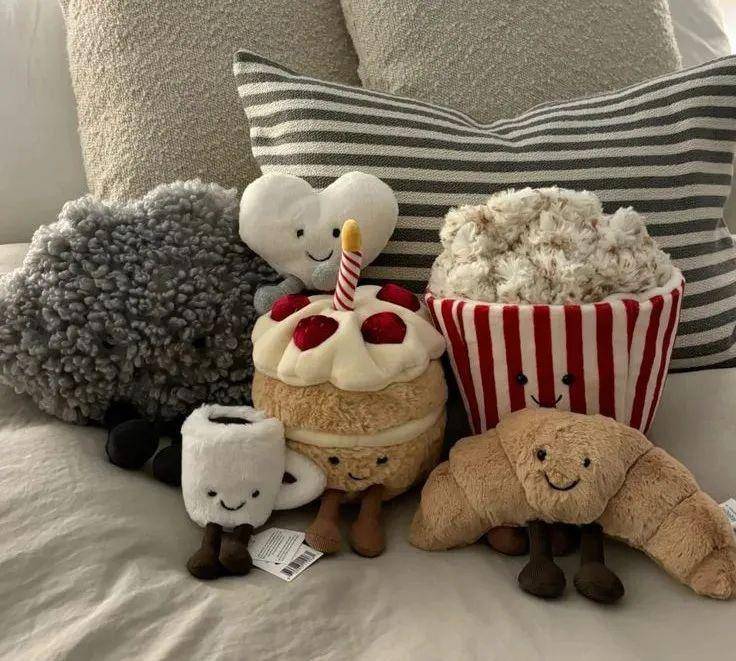 的生意经：Jellycat背后的品牌共创逻辑澳门新葡京app合力造化品牌洞察｜情绪价值(图2)
