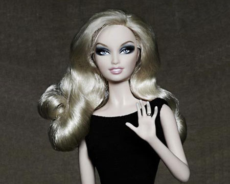 拉姆版芭比娃娃问世新葡京超模海蒂·克(图2)
